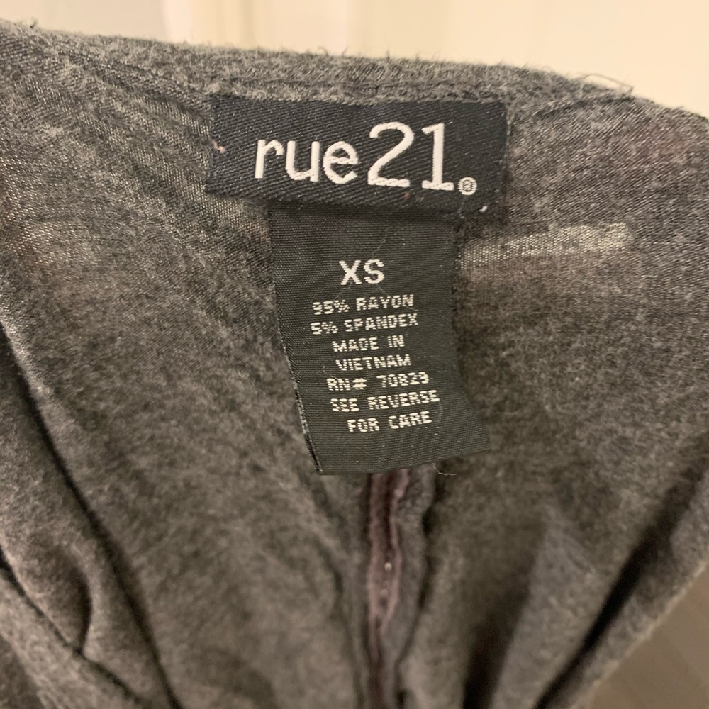 Rue21 XS Grey V-Neck Tee - Picture 3 of 3